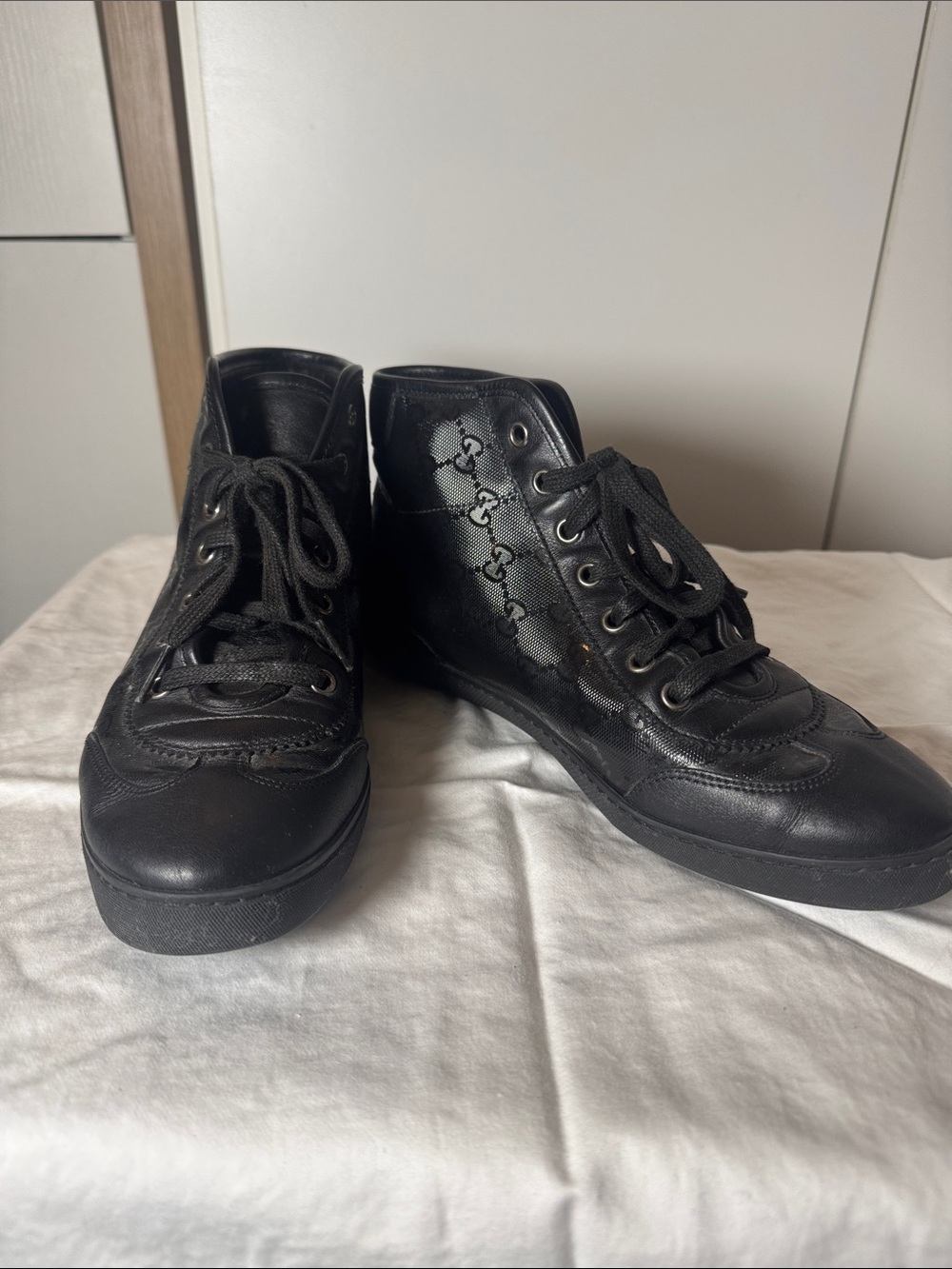 Gucci Hightop Sneakers Authentic Black Leather Logo Size EU 38.5 Unisex